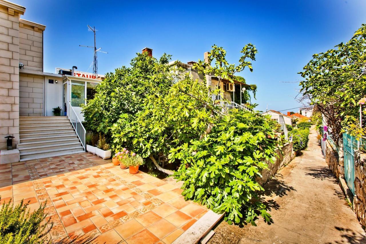 St. Nicholas Rooms Hvar Town Exteriör bild